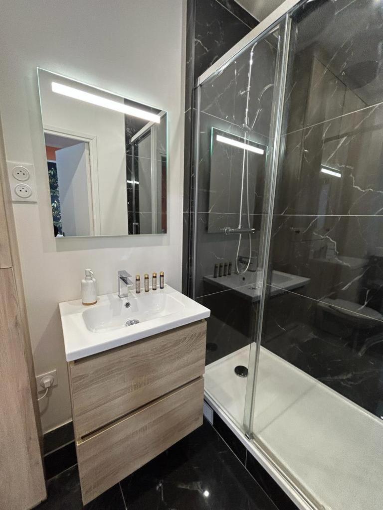Stylish Modern Studio Apartment Paris Exterior foto